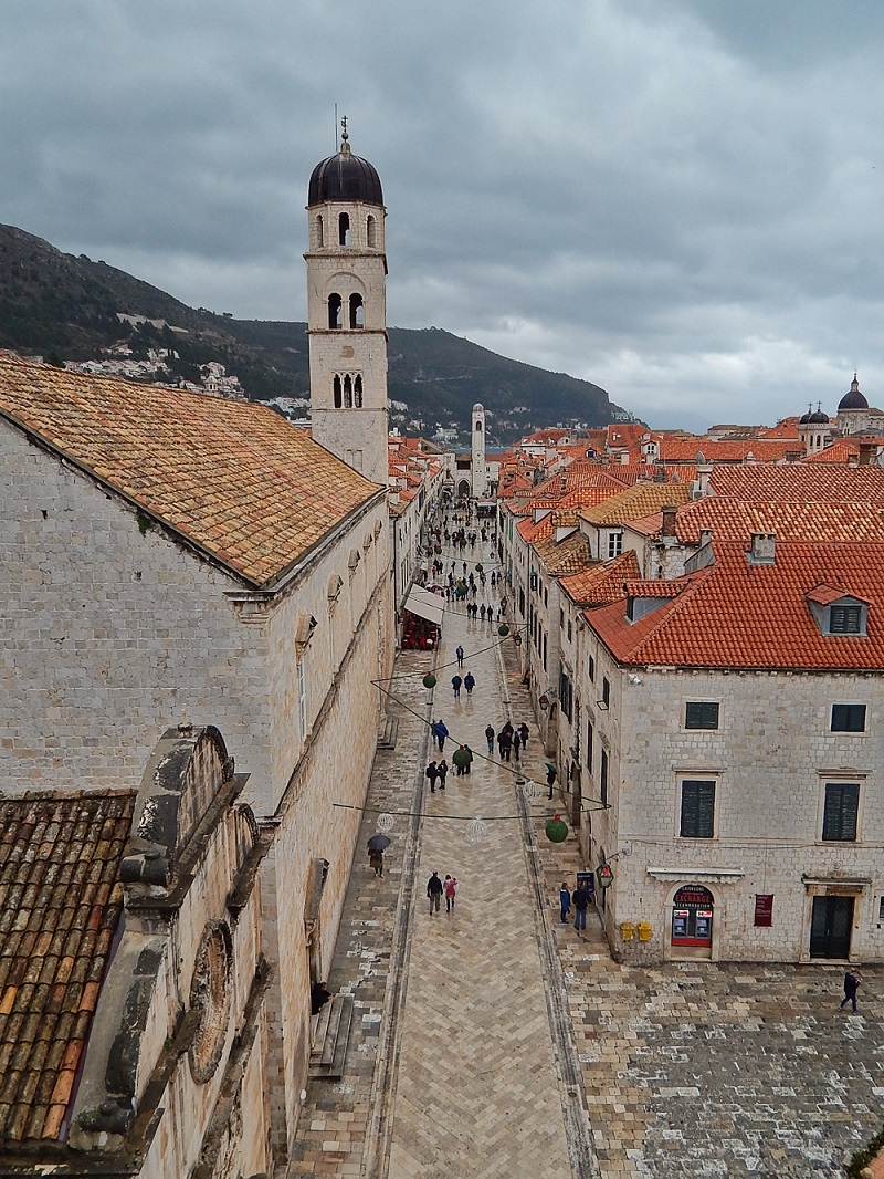 Stradun, rua principal da Cidade Antiga de Dubrovnik.
