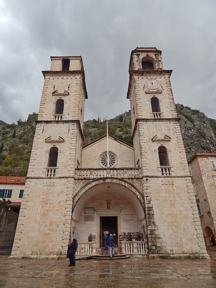 Catedral de São Trifão, em Kotor.